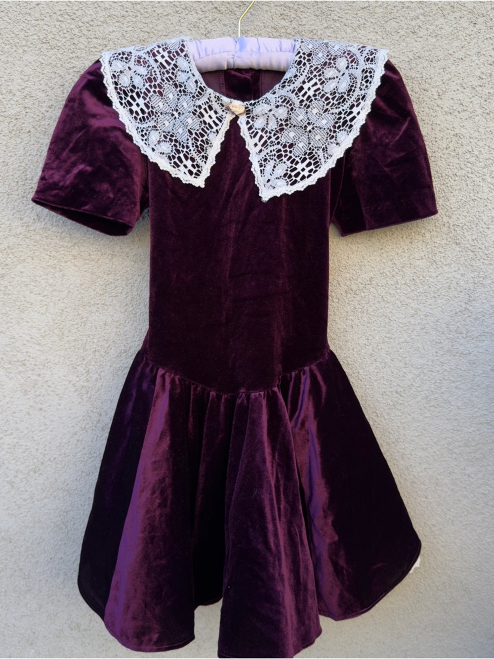 Girls Vintage Velvet Lace-Collar Dress in Deep Plum